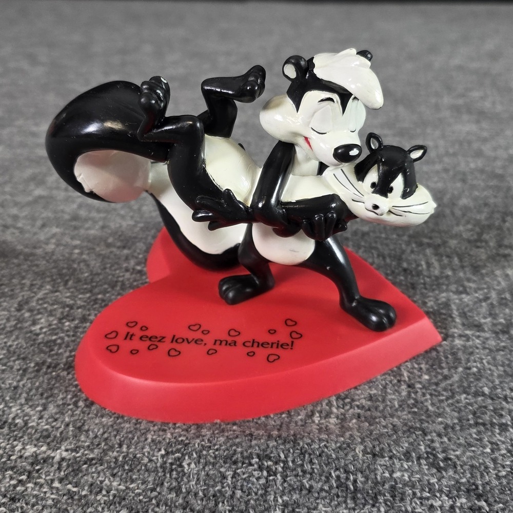 VTG 1994 Looney Tunes Pepe Le Pew Penelope Valentine Warner Bros Figurine 3.25in